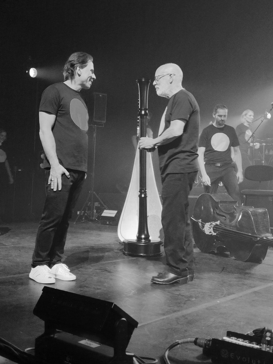 "I'm a painter in sound"....priceless memories to last a lifetime - Brian Eno and the wonderful Baltic Sea Orchestra with <a href="/Kristjanjarvi/">Kristjan Järvi</a> <a href="/southbankcentre/">Southbank Centre</a> <a href="/dark_shark/">Brian Eno News</a>