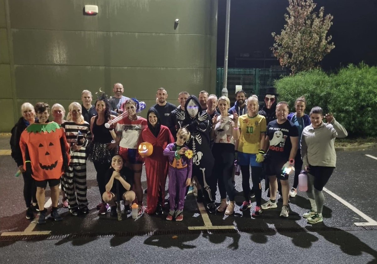 DylanCernyw's tweet image. Great halloween @CommandoXFit session with some strange characters and amazing friends 👻 🎃  🤡💀 cheers  🏋️‍♀️. Joio y sesiynau yma ‘de! Criw da a hwyliog yn cadw rhywun fynd  #outsidetraining