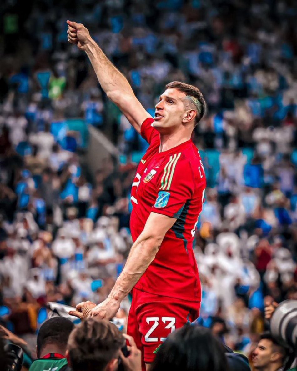 🤯 Pff, LOCURA de dato vía <a href="/gastontr16/">Gastón Trucco</a>.

🇦🇷 Emiliano ‘Dibu’ Martínez es el PRIMER ARQUERO en TODA la historia en ganar TODO lo que un arquero puede ganar con su selección.

🏆 CAMPEÓN del Mundo.
🏆 CAMPEÓN Continental.
🏆 CAMPEÓN intercontinental.
🥇 MEJOR arquero del Mundial.
🥇