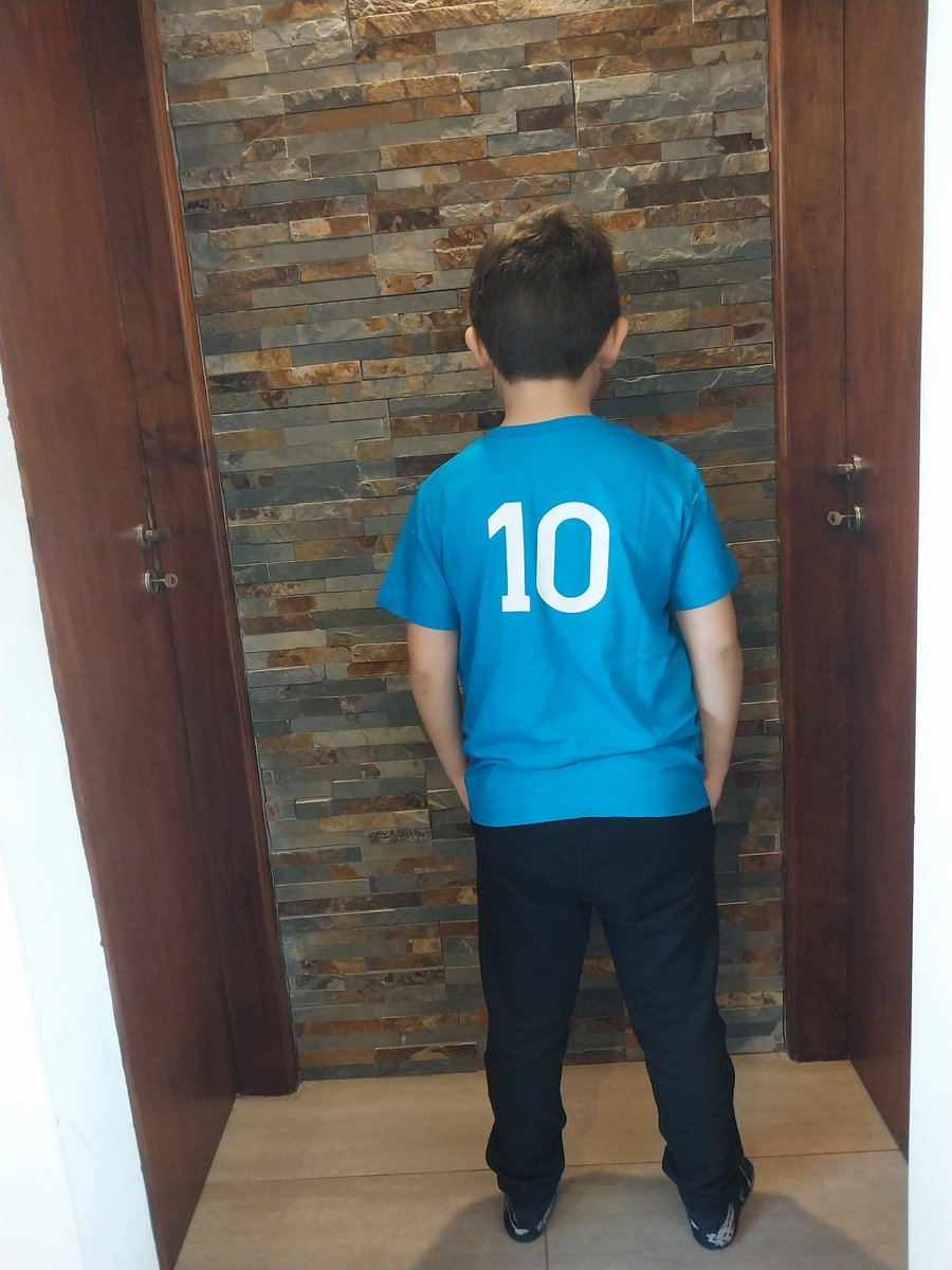 Feliz cumpleeee diegooooo, desde acá me toca seguir  transmitiendo el amor a maradooooo maradooo