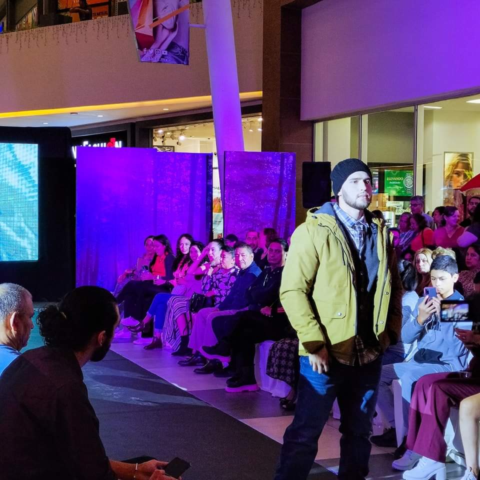 viaaltamx's tweet image. Un poco del #FashionFest ✨ de @liverpoolmexico con su colección Otoño-Invierno 🍁 en #ViaAltaSalamanca 🤌🏼💕
#TUVIAaLaModa