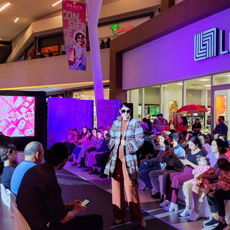 viaaltamx's tweet image. Un poco del #FashionFest ✨ de @liverpoolmexico con su colección Otoño-Invierno 🍁 en #ViaAltaSalamanca 🤌🏼💕
#TUVIAaLaModa