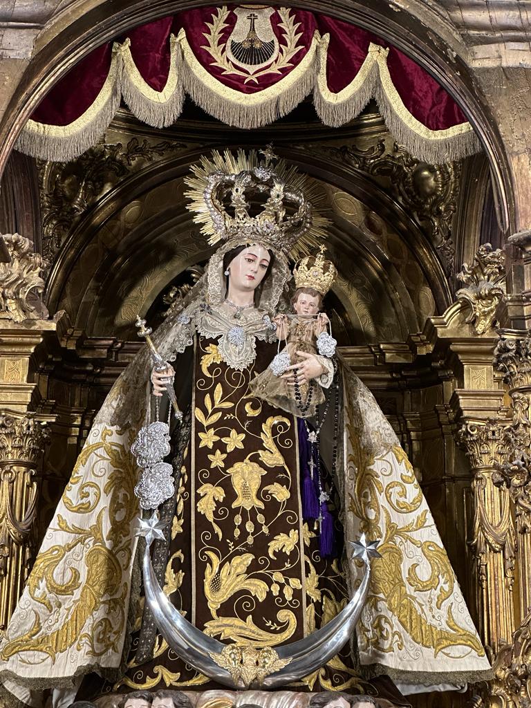 Hoy celebramos el día de #TodoslosSantos.
Pero además, en #Cadiz, conmemoramos la intersección milagrosa de la Virgen de La Palma y de la Virgen del Rosario en el maremoto de #Lisboa de 1755.
Un día de #Gloria y de gozo 
#ElCarmen #CadizdelCarmen #ElCarmenCadiz #1denoviembre