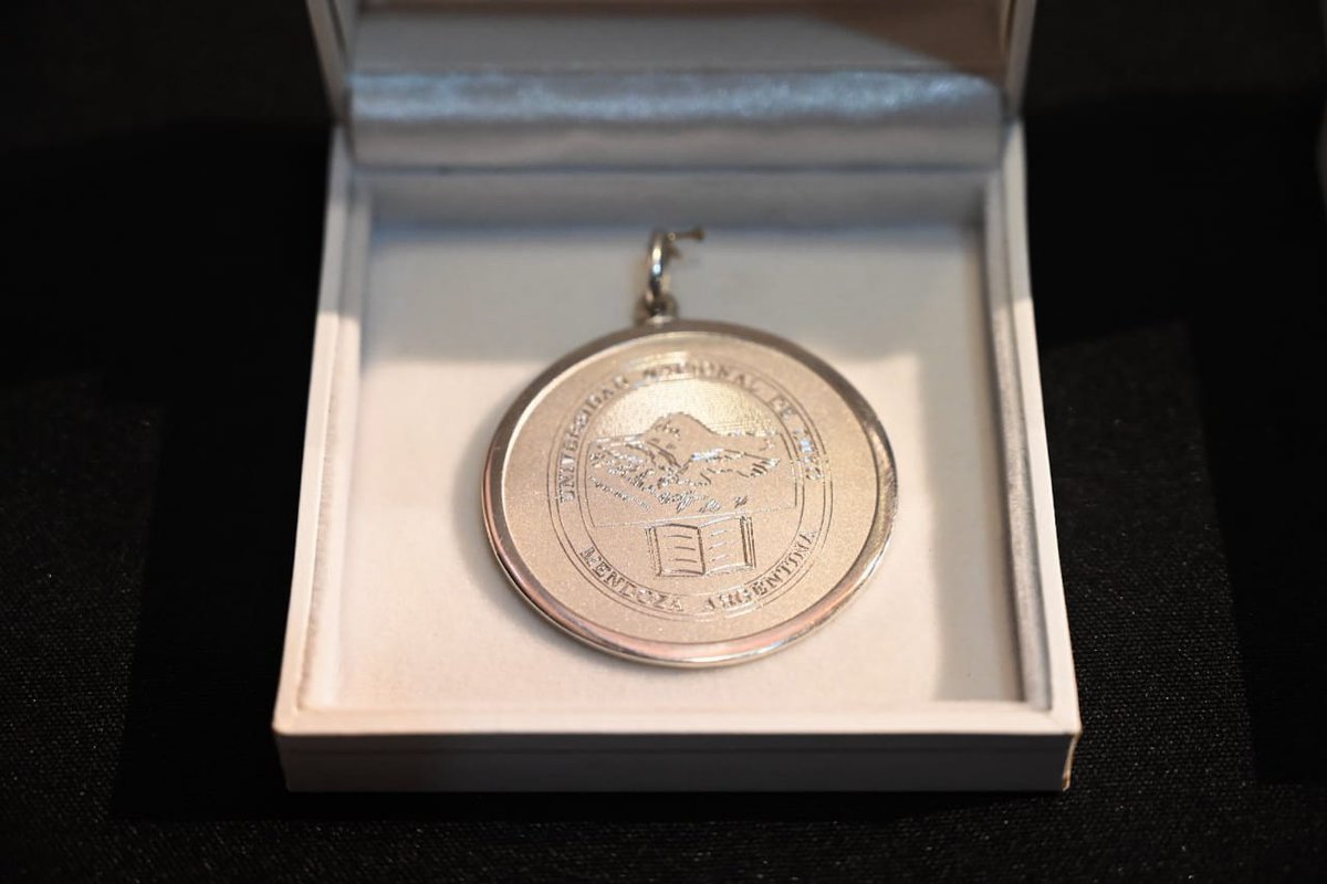 Estamos en la Sala Roja de la @NaveUNCuyo donde se hará entrega del Doctorado Honoris Causa a los jueces que integraron el tribunal que juzgó y condenó a las Juntas Militares: Ricardo Gil Lavedra; Jorge Valerga Aráoz; Guillermo Ledesma y León Arslanian.