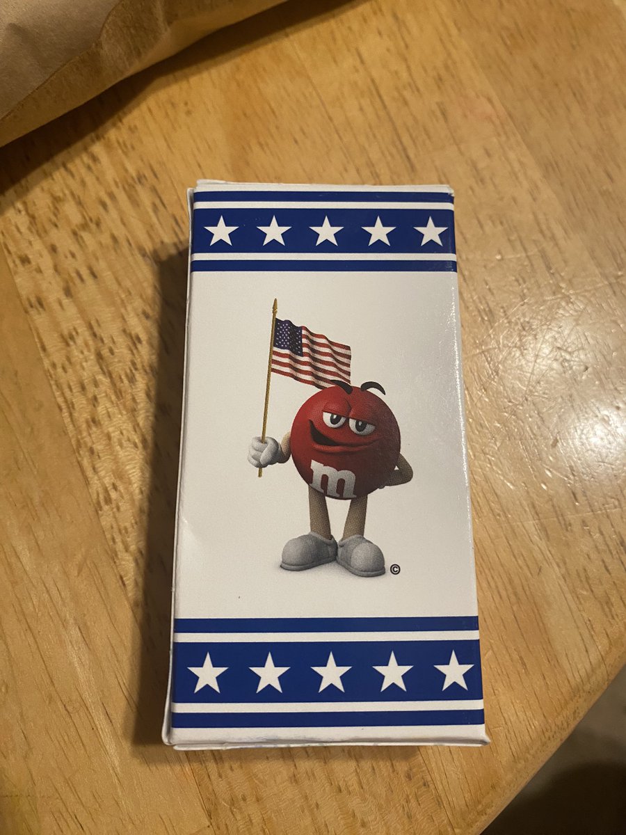 Hwin's tweet image. Turns out your kid gets presidential M&amp;amp;Ms when they go trick or treating at the white house!