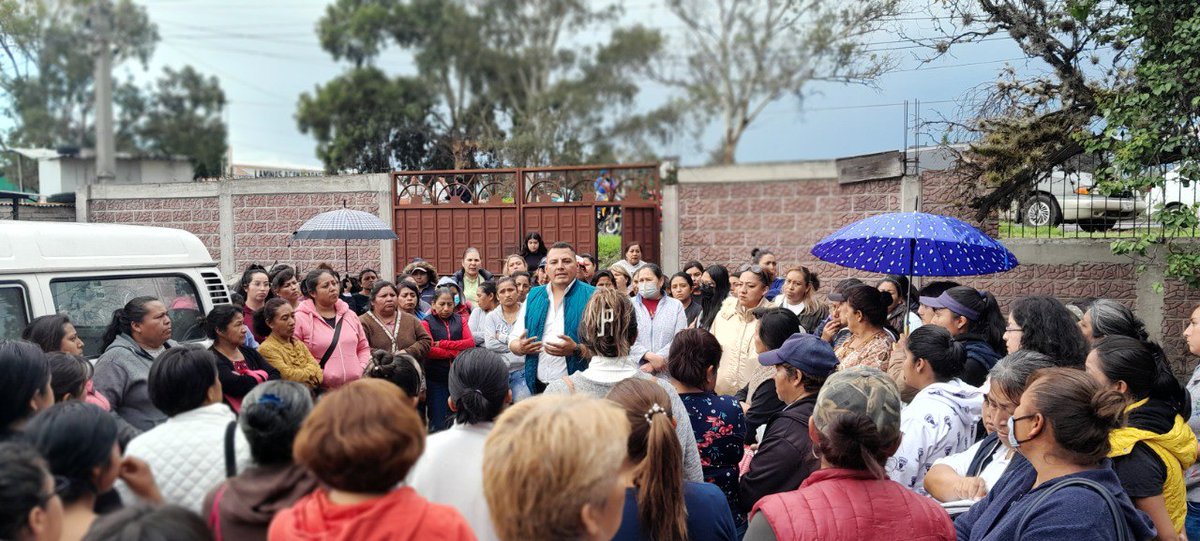 LuiSagrerOsorio's tweet photo. #AtencoUnido vamos siempre por buen camino con la frente en alto por la gran base social creada, ya que siempre nos fijamos en quien mas lo necesite, así mejoramos nuestro entorno Somos más que amig@s o un grupo de trabajo , somos Familia🩷  #D39 @MaGuadaluperio https://t.co/FUMfS1InpH