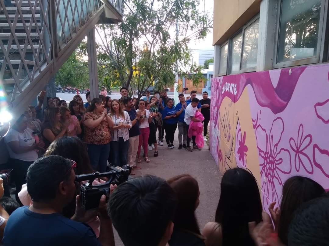 MaritoSanchez18's tweet photo. Jornada de concientización sobre el #CancerDeMamas junto a nuestra querida @TeresitaMadera🩷🥹...
Hermoso mural exhibido en el Paseo de la Mujer Federal por parte del equipo de #Muraleando y #SentimientoFederal que llama a la reflexión sobre el chequeo para la prevención
Hilo👇🏻 https://t.co/UZmqUO7m1X