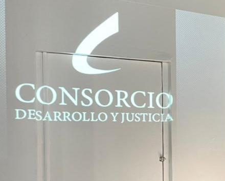 latablablog's tweet image. #PreguntadelaSemana: ¿Por qué un periodista “alemán” (Corresponsal del servicio radiodifusor Deutsche Welle) es el presidente del Consorcio de &quot;onegés&quot; creado hace 30 años por “oligarcas” para promover ejercicio de la &quot;política sin partidos&quot; en Venezuela?
t.me/latablablogDat…