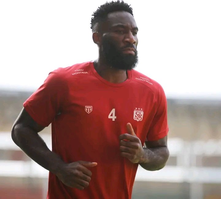 MermozAsDjD's tweet photo. Turkiye, @superlig, j11
Alanyaspor 1-2 @Sivasspor
Menés à la 66', @appindangoye2 et ses coéquipiers renversent leurs adversaires dans les arrêts de jeu (90'+2, 90'+7).
#Gabon 🇬🇦 #Panthères https://t.co/3uVe4OWkbw
