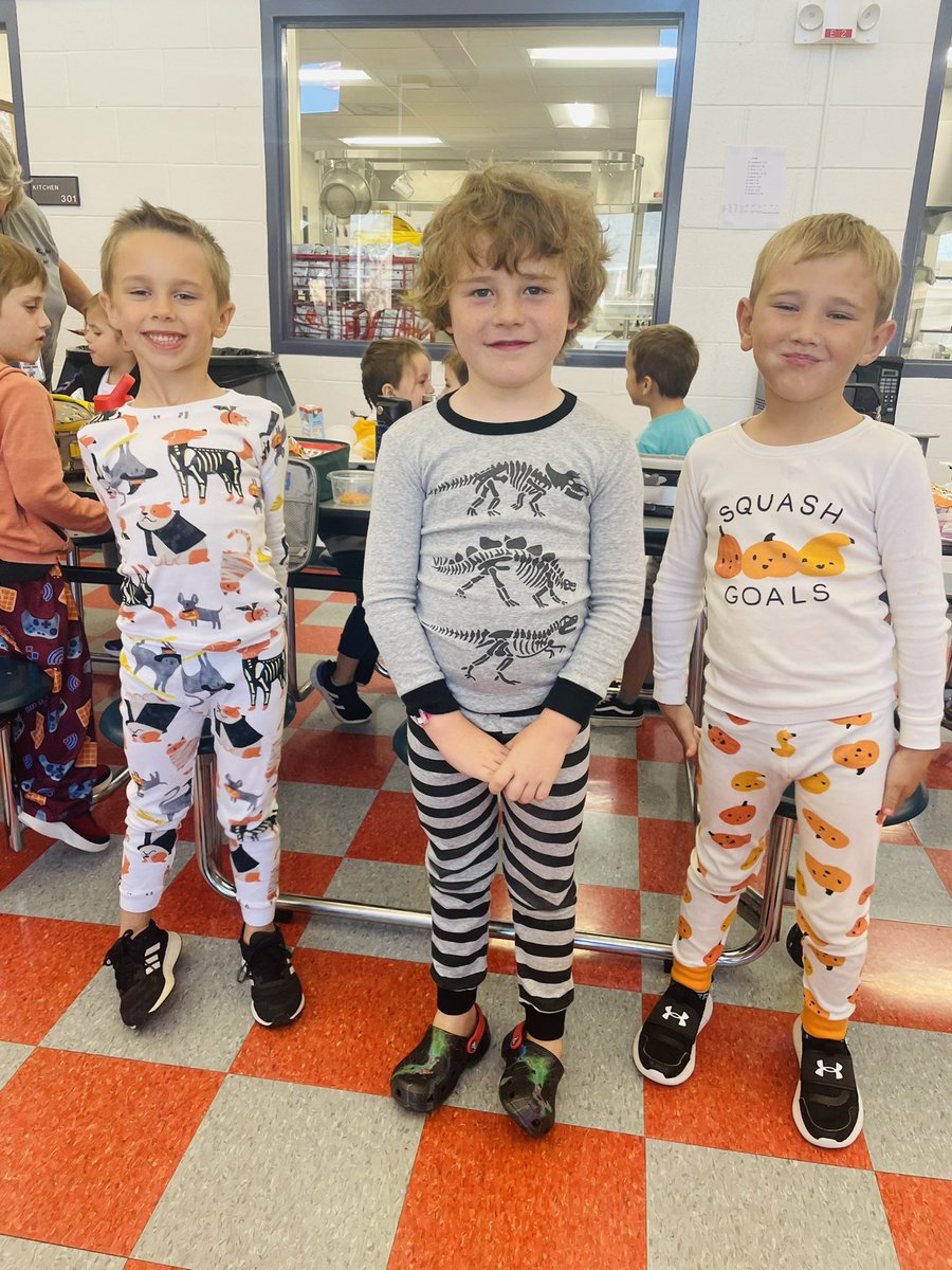 DrCarlaNeal's tweet image. Staff and students enjoyed a relaxing Monday in our pajamas! #redribbonweek @mrsshanercc @jpetersontweets #CCSk8