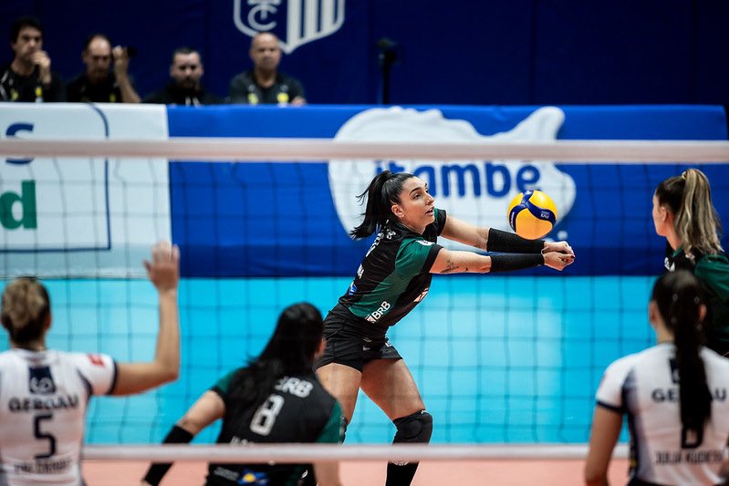BrasiliaVolei's tweet photo. Fim de mais uma partida sensacional no Campeonato Mineiro Walewska Oliveira! 

Gerdau Minas 3 🆚 1 Brasília Vôlei
Parciais: 25x20, 22x25, 25x20 e 34x32.

Amanhã jogaremos às 18h contra o Mackenzie! 

📸 Créditos: Hedgard Moraes/Minas Tênis Clube

#volei #voleifeminino https://t.co/L6RUcugRYR