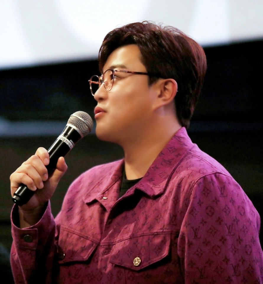 <a href="/screenxofficial/">SCREENX</a> @hojoongofficial 10센티 가까이 오시다니🙆‍♀️😍
폭풍감동으로 행복했던 무인의  추억🍀
감사해요💜💜💜
싱어롱에서 목터져라 외치며
바람따라 만나리 전찬상영 롱런을 기원해요🙏
#바람따라만나리_김호중의계절 
#김호중_바람따라만나리_싱어롱상영회 
#김호중_편지한장 
#CGV   #싱어롱상영회