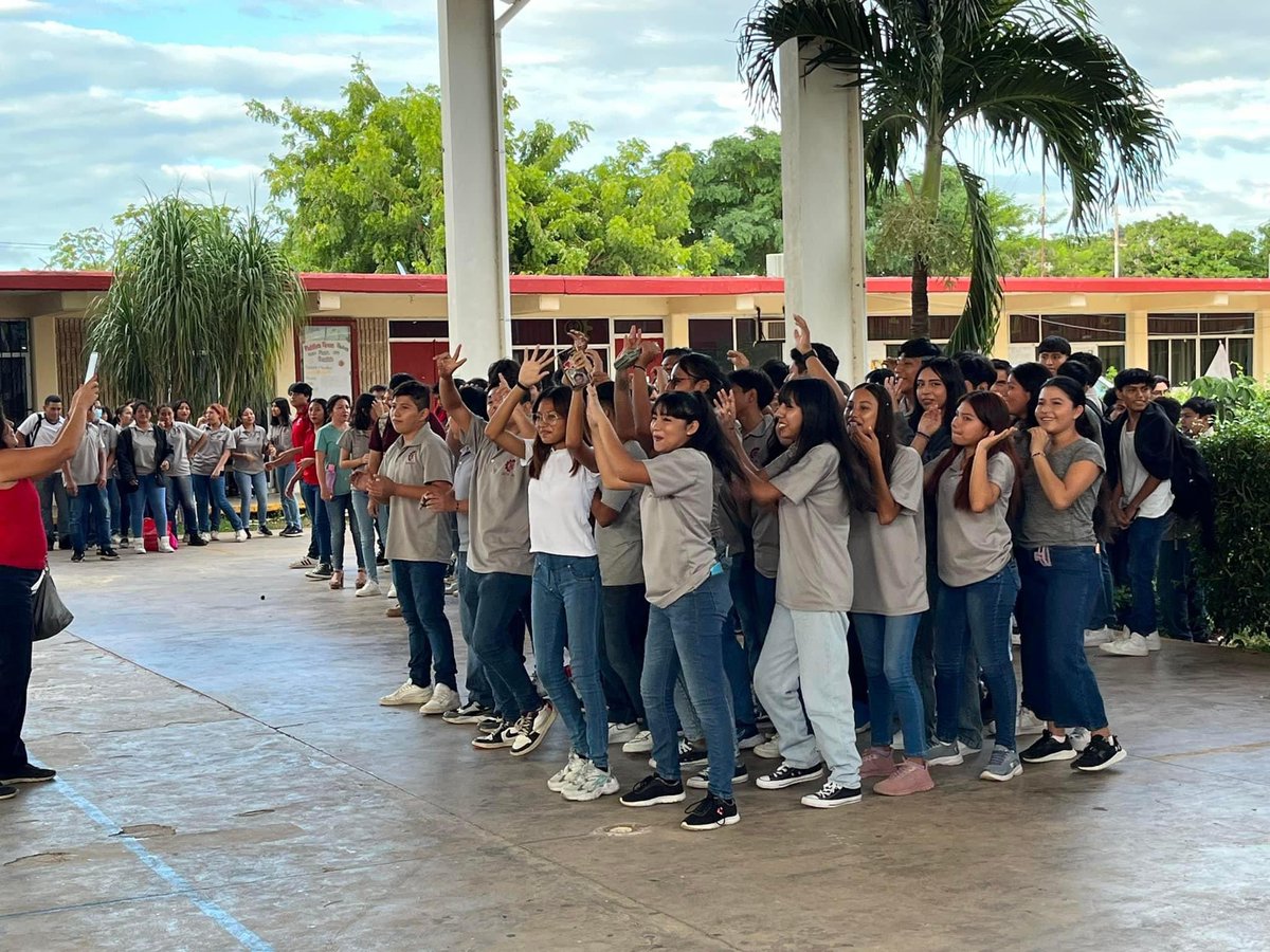 Con el programa Mérida en Acción, el <a href="/AyuntaMerida/">Ayuntamiento Mérida</a> ha activado a más de 200 escuelas. Esta tarde asistimos al CETIS 112 para realizar una clase especial de activación física. <a href="/RenanBarrera/">Renán Barrera</a> 

#ElDeporteNoDescansa