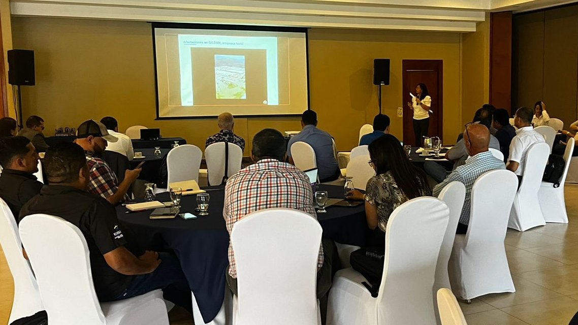 UNDRR_Americas's tweet photo. Con el apoyo de @FUNDAHRSE_ y @CEPREDENAC, @UNDRR_Americas desarrolló en Honduras, el taller Natech, que reafirmó el compromiso público y privado hacia los accidentes tecnológicos o industriales que pueden liberar de materiales peligrosos a raíz de amenazas naturales. https://t.co/i7cr2sin65