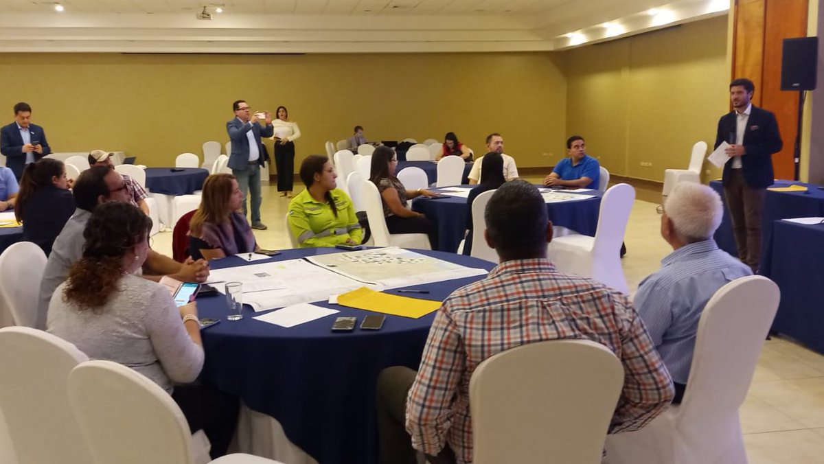 UNDRR_Americas's tweet photo. Con el apoyo de @FUNDAHRSE_ y @CEPREDENAC, @UNDRR_Americas desarrolló en Honduras, el taller Natech, que reafirmó el compromiso público y privado hacia los accidentes tecnológicos o industriales que pueden liberar de materiales peligrosos a raíz de amenazas naturales. https://t.co/i7cr2sin65