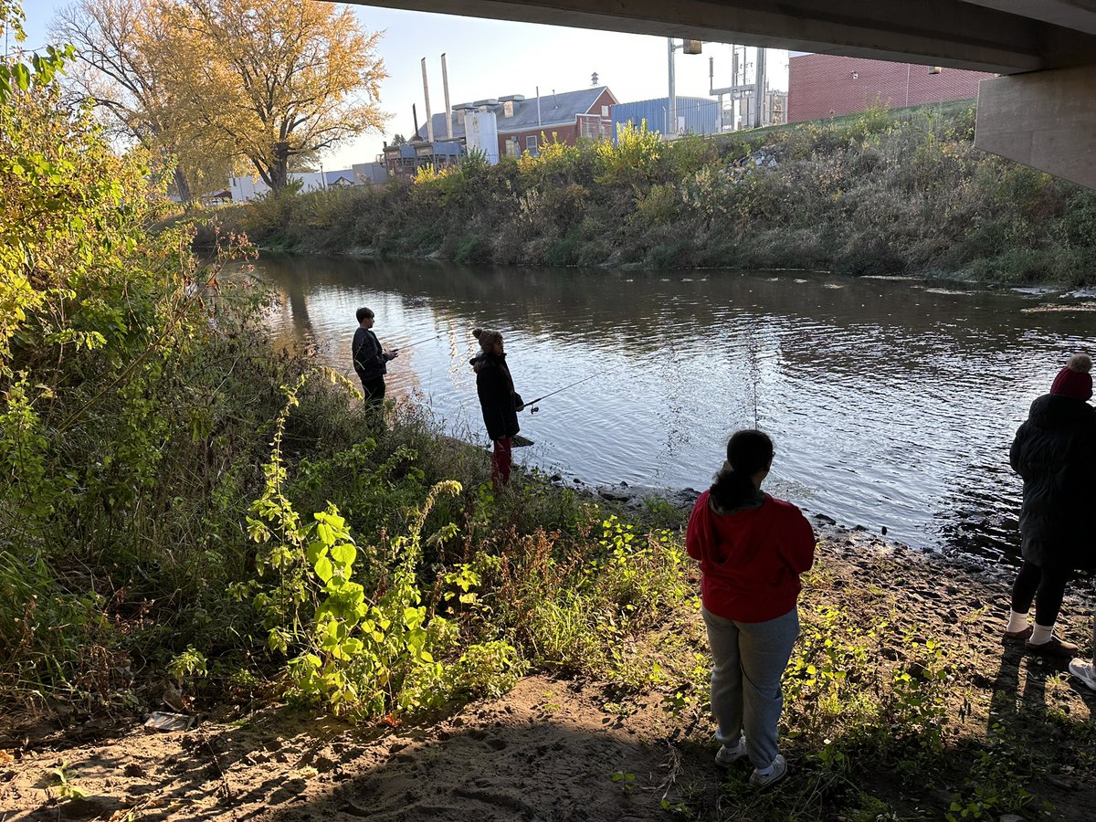 MrSacquitne's tweet photo. Brisk morning for fishing, but thanks to the #fishiowa curriculum, 32 students were able to put their new knowledge into practice! Thanks @iowadnr for helping get students outdoors! https://t.co/5yxDx6DiDU