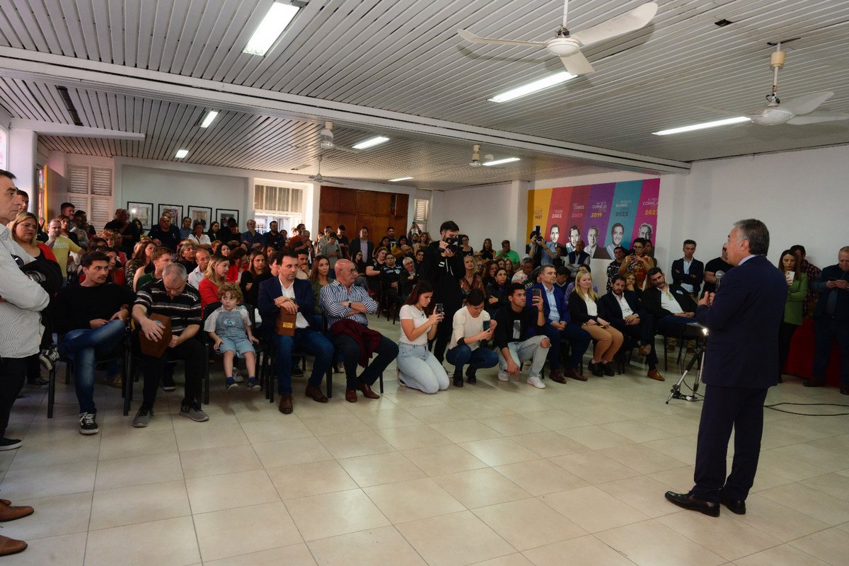 "Siempre ha valido la pena levantarse todos los dias,salir a la calle, comprometerse un poco más y entender que la militancia política sirve para transformar realidades" Conmemoramos 40años de Democracia con un homenaje a nuestros intendentes que formaron parte de esta historia🇮🇩