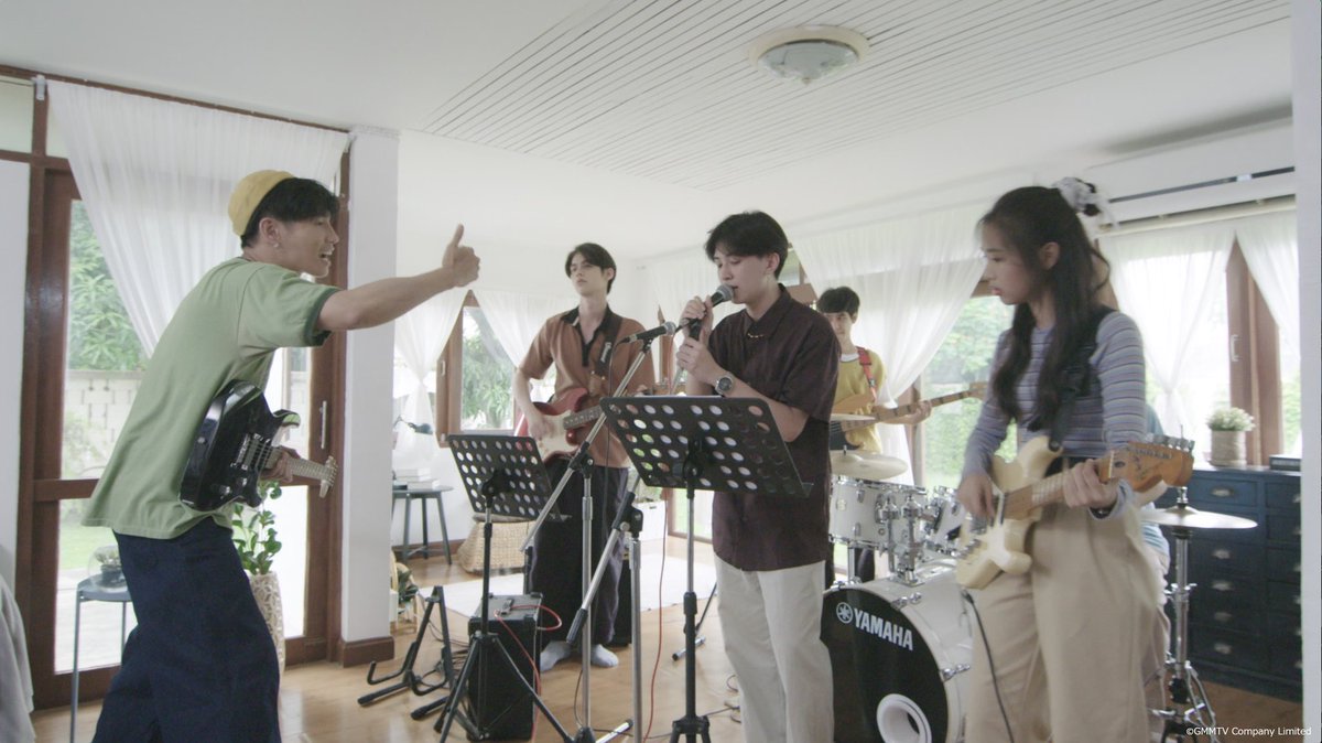 710lovethai's tweet photo. #TheBoxFinalEP 感想と振り返り
事件の後、結局Nont一家は元の家に戻ることになった。
彼らのお家はstill2getherの軽音部の合宿所🎸🎶🏠見てすぐ分かった😆
振り返って整理できたこととまだ理解しきれてないところ、続く⬇️ https://t.co/q64ImE2RtG