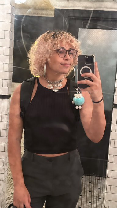 The looks and festivities https://t.co/q0R1UbY1Kq<a href="/tag/femboy"class="tags"><span>#femboy</span></a>