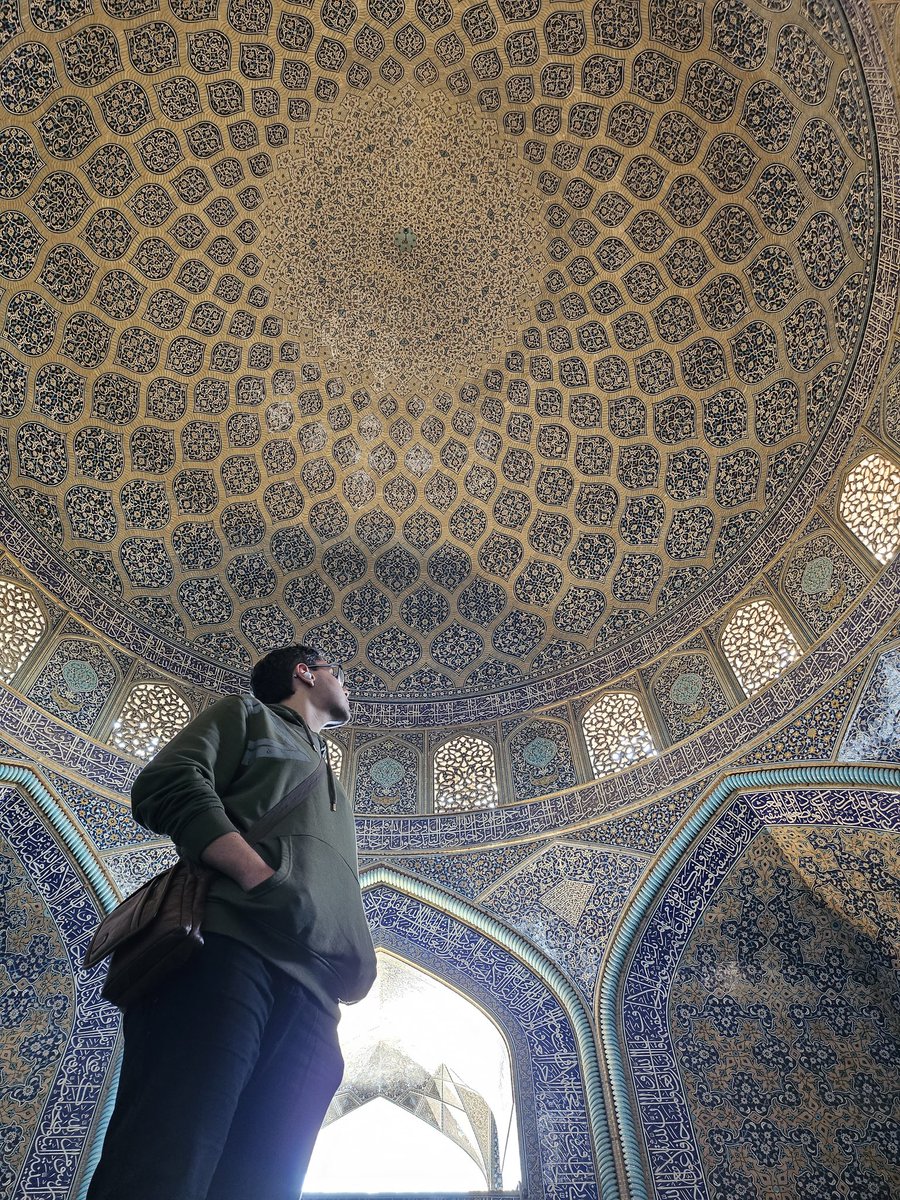 Starkh313's tweet photo. اليوم كان من اجمل ايامي باصفهان واسوءها
طبعا ببداية اليوم رحت للاماكن التأريخية باصفهان وافتريت ب��ها وجانت تجربة لا تنسى من مشاهدة الاثار والزخارف الاسلامية
العصر وعلى وجه المغربية قررت اروح ل جامعة  اصفهان علمود اشوف اب�� خالي لان يدرس هناك https://t.co/VFW0iBksa3