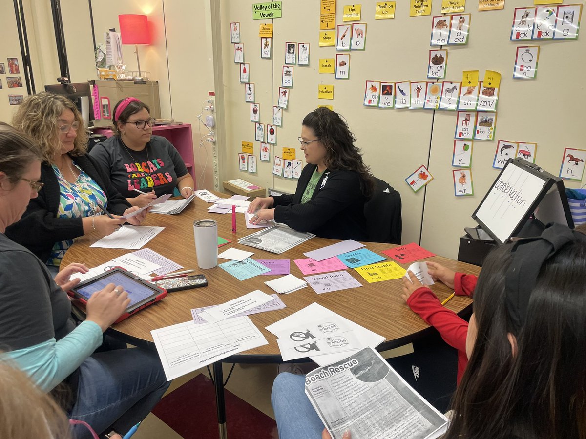 CJFern711's tweet photo. We had great Sylla-VIBES during our Small Group Rotations! Thank you to my PHENOMENAL READING TEAM for leading our @CCISDHoustonES Staff! #GrowingTogether🪴 https://t.co/njycpk8VSZ