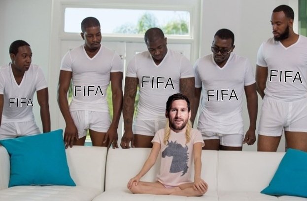 Maxence_dph's tweet photo. Messi élu plus gros suceur de la FIFA...
#BallonDor #FIFA https://t.co/QrijNwlWgQ