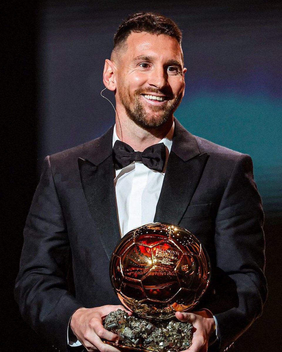 Give it up for the GOAT 👏👏
#BallonDor #Messi𓃵