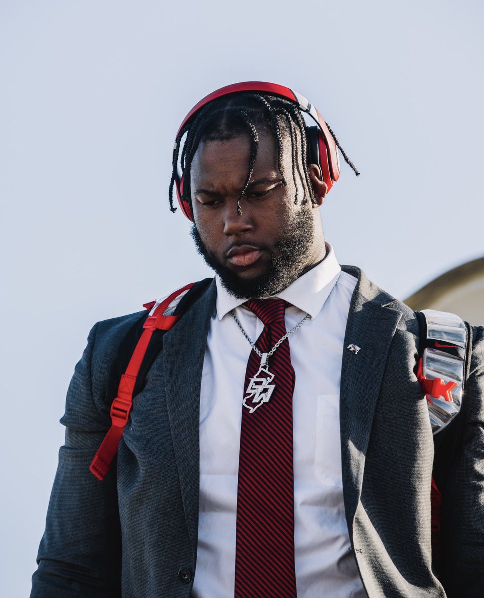 lisaduke85's tweet photo. I saw pics of the Dawgs getting off the plane in Jβville This is @SedrickVanPran I thought wow look at his gorgeous necklace, then I zoomed in. What a testament to the love this team has for Devin & how they continue to keep him front & center. God bless!
β€οΈπ€ποΈ#DoIt4DEV https://t.co/xqo6cg4woM