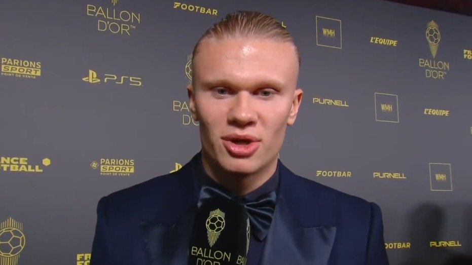 Lavozgalactica's tweet image. 🗣️Haaland: "Quiero ganar 5 Balones de Oro como Cristiano Ronaldo".

🎙️Reportero: "¿Por qué no 8 como Messi?".

🗣️Haaland: "Dije que quiero ganarlo, no robarlo".