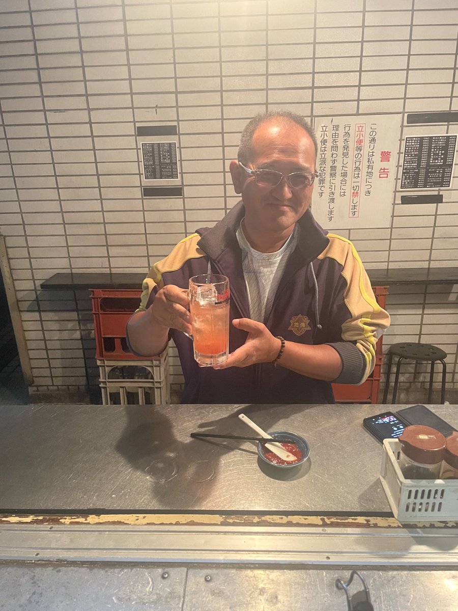 vanbelabbit's tweet photo. 皆さんこんにちは立呑み番兵です‼︎今日の一番人気は梅肉サワーです。スッキリしてのどごしが良く美味しい絶品だと大人気でした。長年通っている矢野さんも大好きだそうです。ありがたいですね‼︎
#立呑み番兵 #牛もつ煮込み
#牛センマイ刺し 
#キウリ醤油漬け #昼飲み
#京王線 #居酒屋 
#ピリ辛豆腐 https://t.co/xBlcIsFEq8