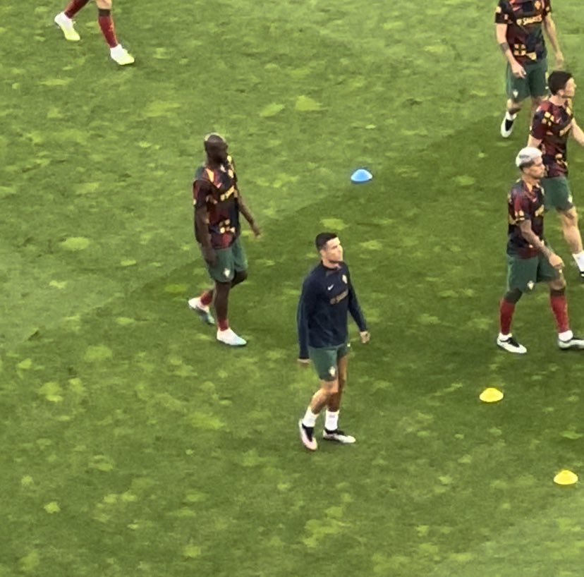 Seni canli izleyebildigim icin o kadar sansli hissediyorum ki. Alin teri, emek ve calismanin sonucunda dunyanin en iyi futbolcusu olmayi basardin goatum. Her zaman senciyim, her zaman.