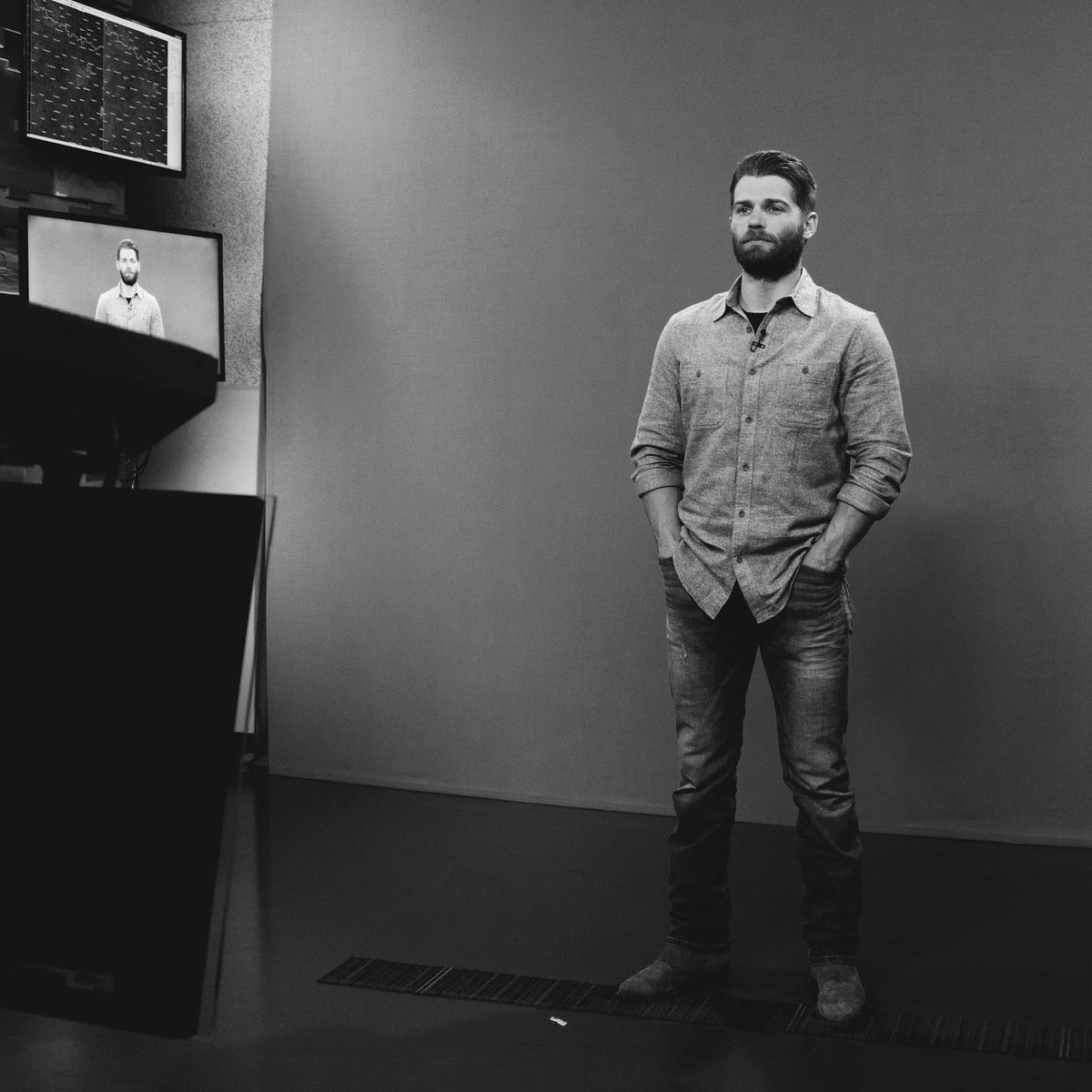 MikeVogelCom's tweet photo. Throw๐ | ๐๏ธ October 9, 2017
The beard is everything.
๐ธ NBC 5 DFW Studios
#mikevogel #thebrave #nbcthebrave #thebravenbc #captainadamdalton #adamdalton #nbc #nbcstudios #nbc5dfw https://t.co/lfiG49NBJq