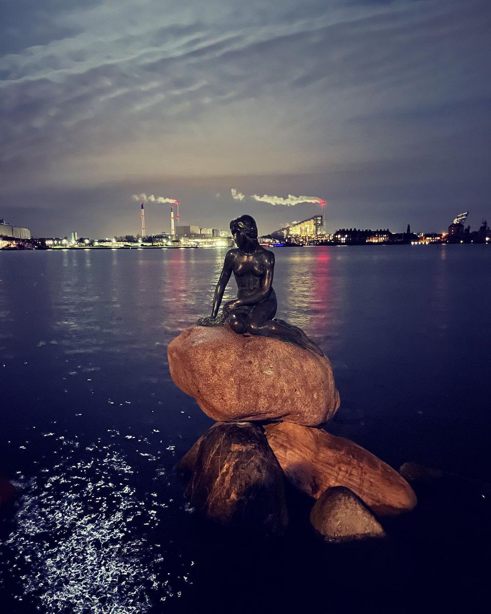 Wie man Energie aus Meerwasser gewinnt und #Wolkenbrüche mit viel Regen besser managt – zwei von einigen Themen bei denen wir rund um Energiewende, #Klimaschutz und Anpassung weiter eng mit #Dänemark 🇩🇰 zusammenarbeiten wollen, uns verbindet eine Partnerschaft seit 2014. (1/2)