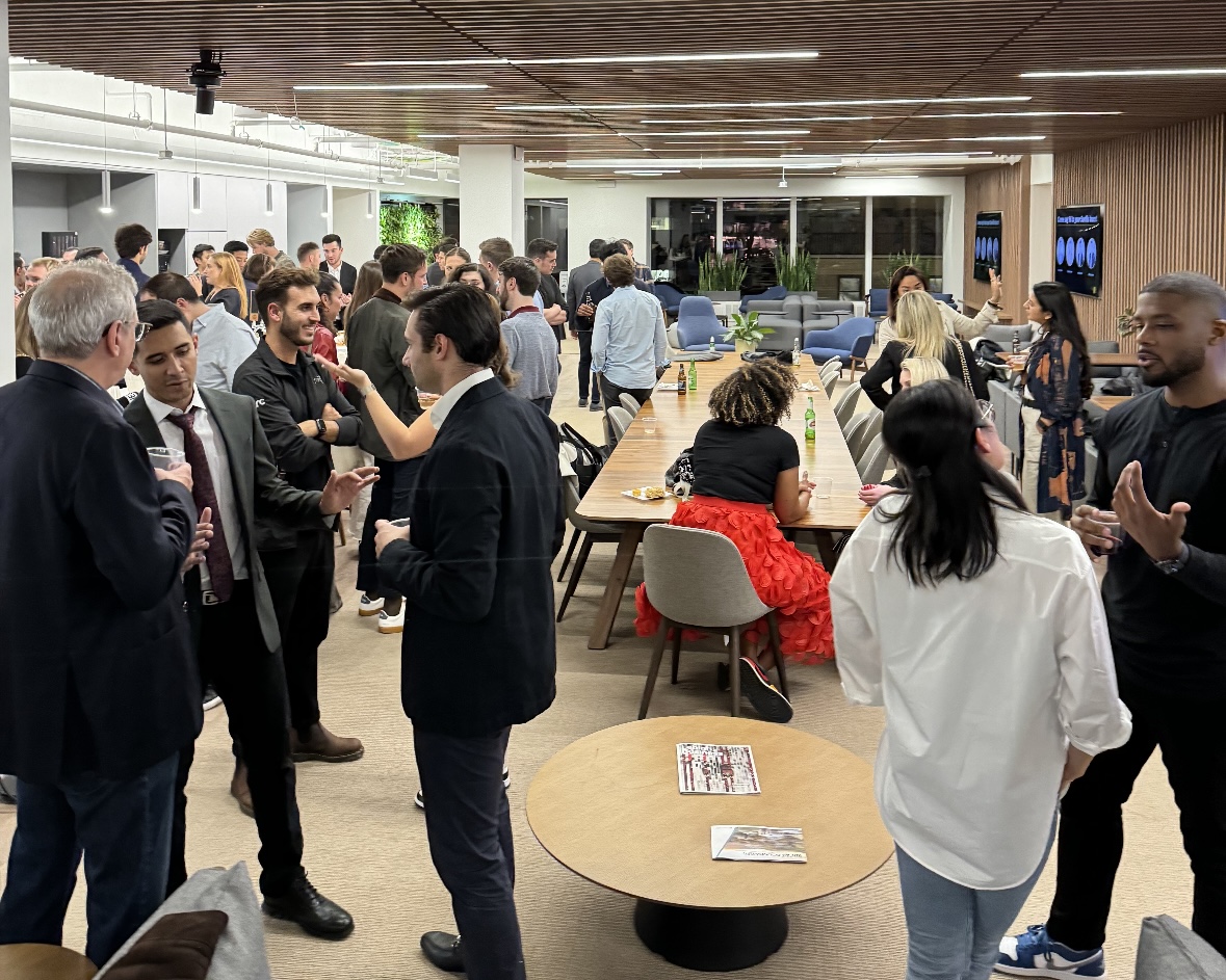 Closed out #NYTechWeek with a <a href="/Techstars/">Techstars</a> NYC Autumn Cocktail Party. Huge TY to <a href="/Savills/">Savills</a> for hosting us, and TY to all alumni, mentors, investors, founders, and ecosystem builders for helping us make this event so great.

Techstars NYC apps are open! techstars.com/accelerators/n…