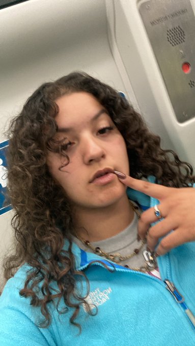 blurry subway princess https://t.co/dG2rIMx2SR