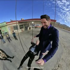 Dorisd_r's tweet photo. Working at height😵 I admire them 💜
#Lucifer6 bts gas station scene ep "Pin the Tail on Daddy"
#Lucitober2023 Day 30 Flight
#LaurenGerman #TomEllis https://t.co/mIRW40HB2I