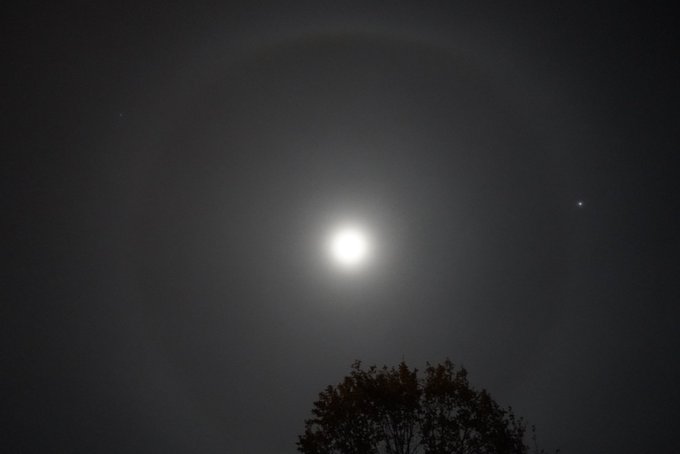 Zobaczcie za okno jakie fajne zjawisko https://t.co/qoxCxx7W79<a href="/tag/aferki"class="tags"><span>#aferki</span></a>