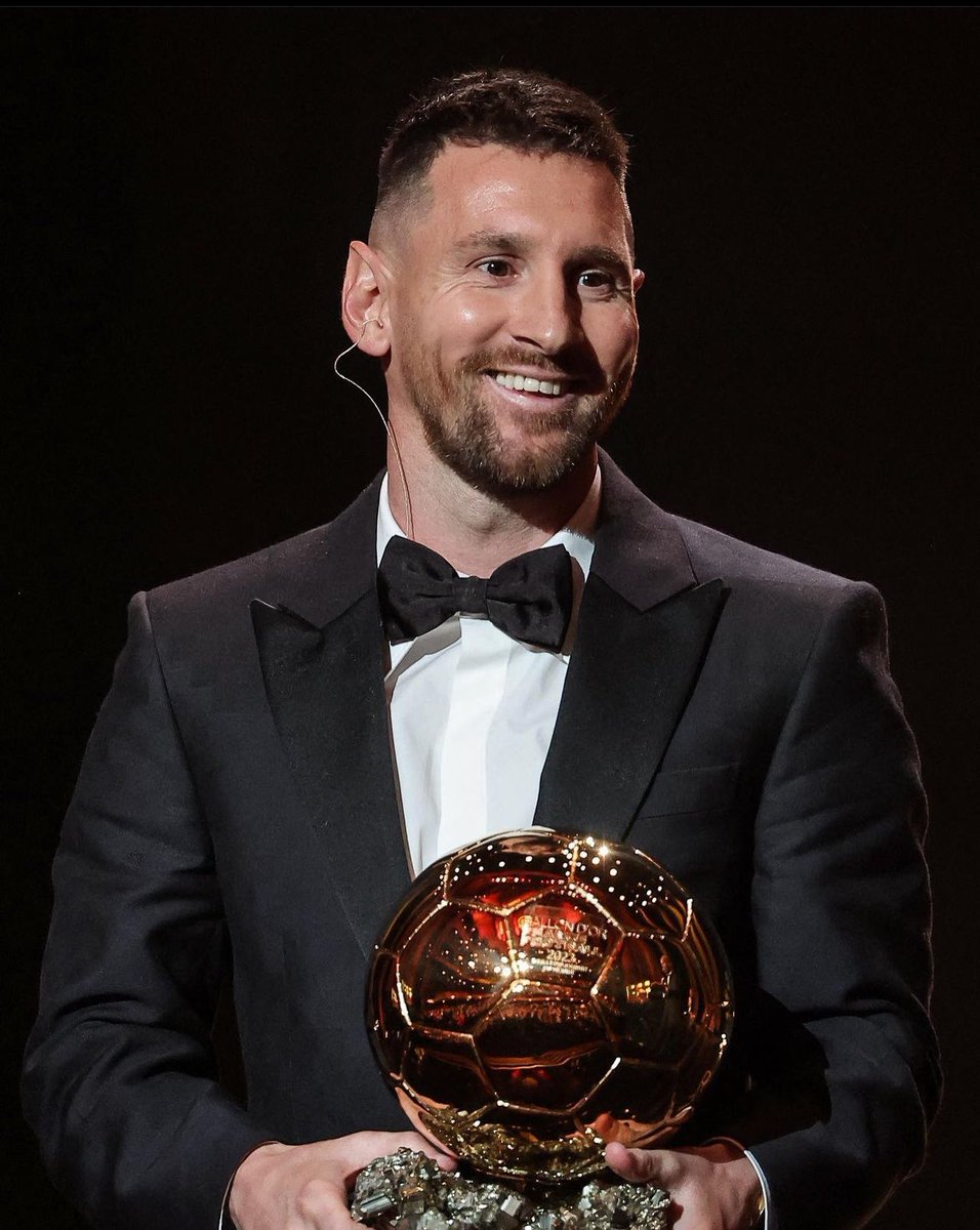 aseiljr's tweet photo. The best always and forever 
Messi Messi Messi 8 🐐👑❤️
 #BallonDor https://t.co/fntIQP2lBf