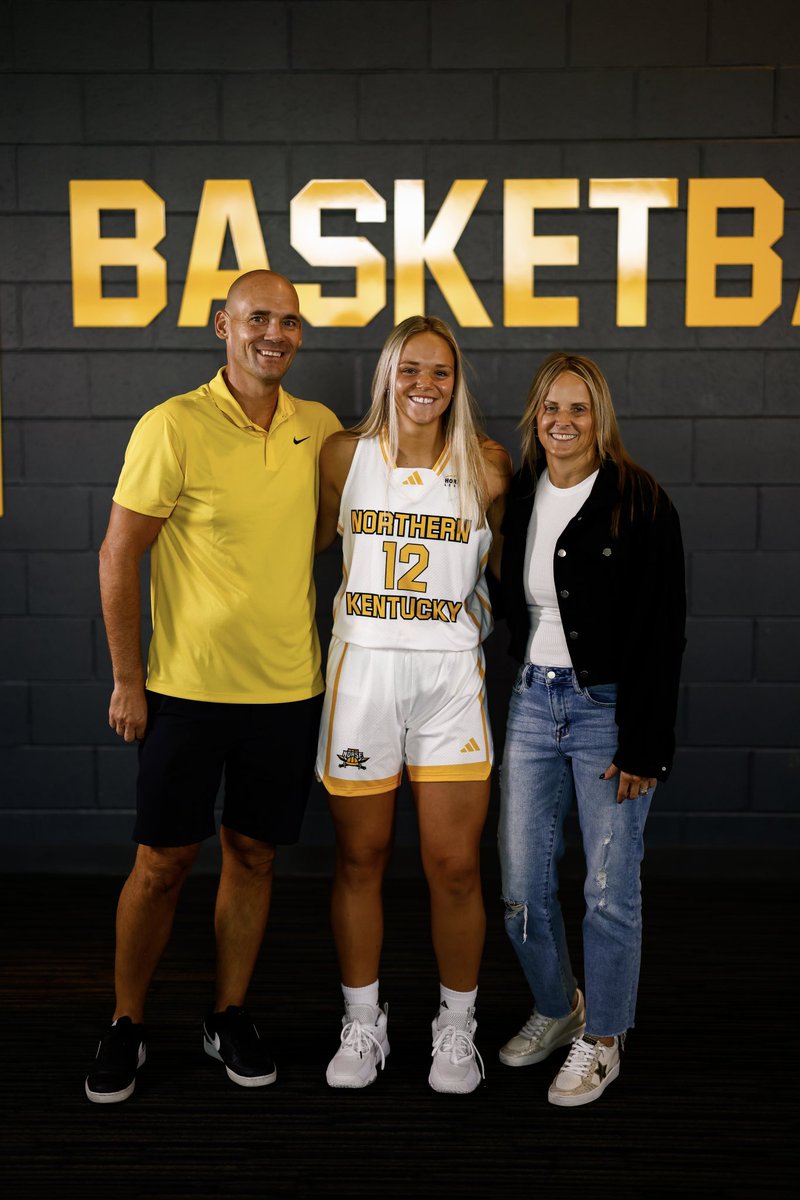 First and last official💛💛 <a href="/NKUNorseWBB/">NKU Women's Basketball 🏀</a> @CoachWhit_NKU <a href="/CoachJohnMc/">John McCray</a> <a href="/MalloryyOdell/">Mallory Odell</a>