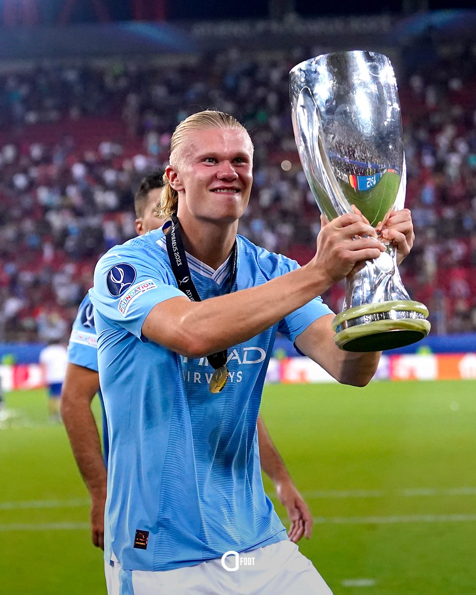 ActuFoot_'s tweet photo. Malgré une saison folle, Erling Haaland ne remporte pas le #BallonDor cette année. 🤖🌕❌

𝘖𝘯 𝘷𝘰𝘶𝘴 𝘳𝘦́𝘴𝘶𝘮𝘦 𝘴𝘢 𝘴𝘢𝘪𝘴𝘰𝘯 2022/23 👇 :
👕 57 matches
⚽️ 56 buts
🎁 9 passes décisives

🏆 Ligue des champions
🏆 Supercoupe UEFA
🏆 Premier League
🏆 FA Cup

⚽️ Meilleur buteur de Premier League 2022/23
😱 Record de buts sur une saison de Premier League
🥇 Joueur de l'année en Premier League
⚽️ Meilleur buteur de la Ligue des Champions