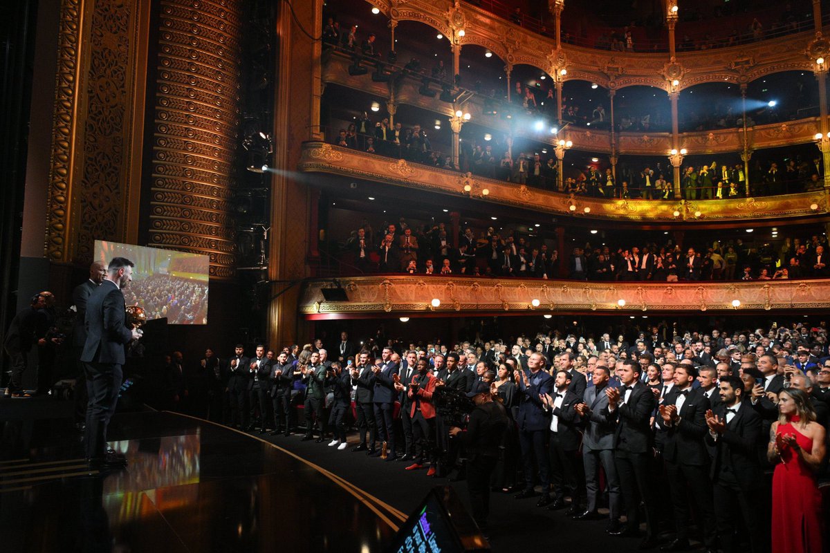 الجميع يصفق للأفضل 👏 #BallonDor