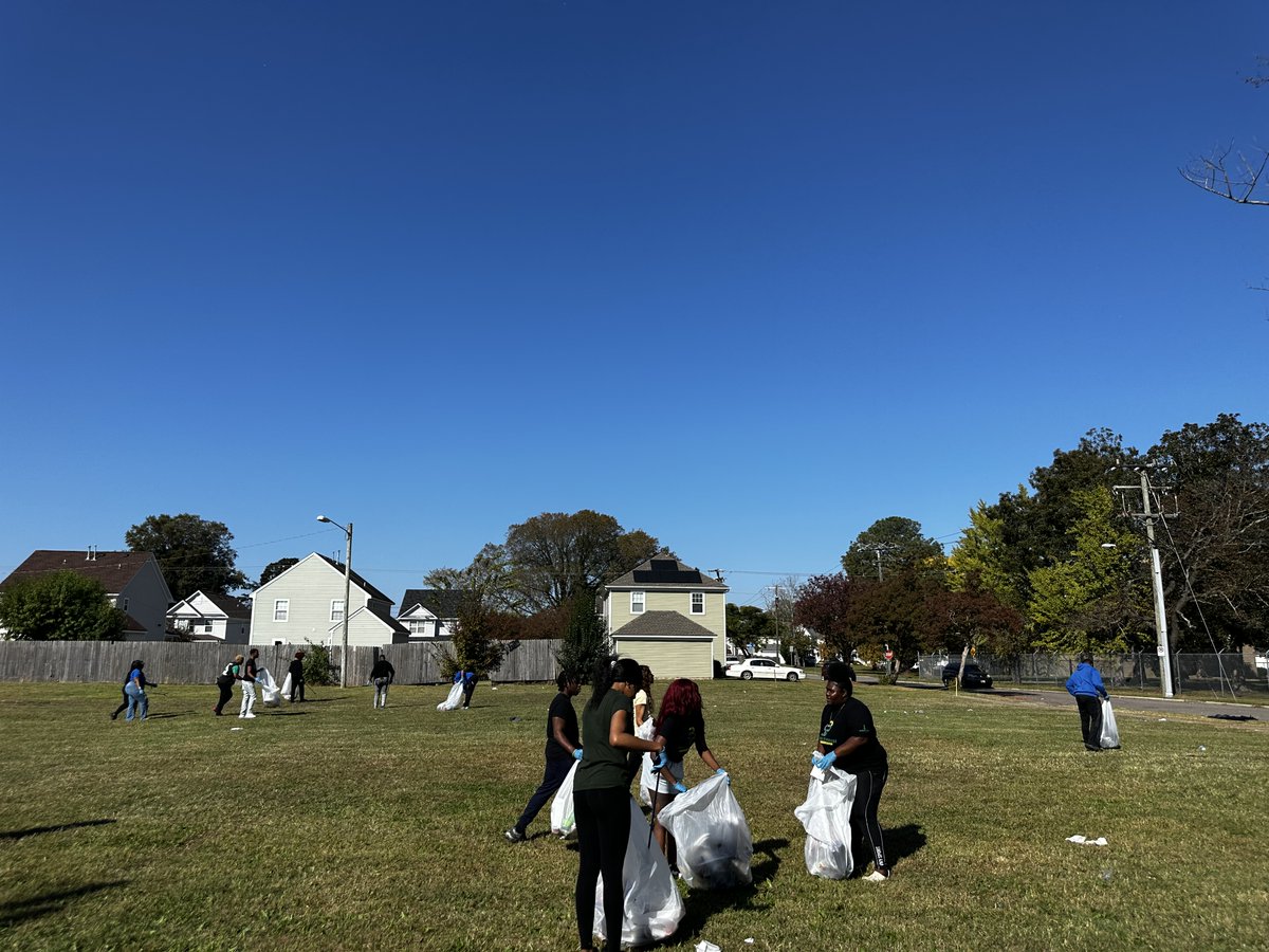 Norfolkstate's tweet photo. Yesterday, the Norfolk State University Police Department
and the Student Government Association sponsored a Community Clean Up following Saturday's Homecoming Celebration. This is the second year they
have taken on this effort. https://t.co/wVWcth8YFy