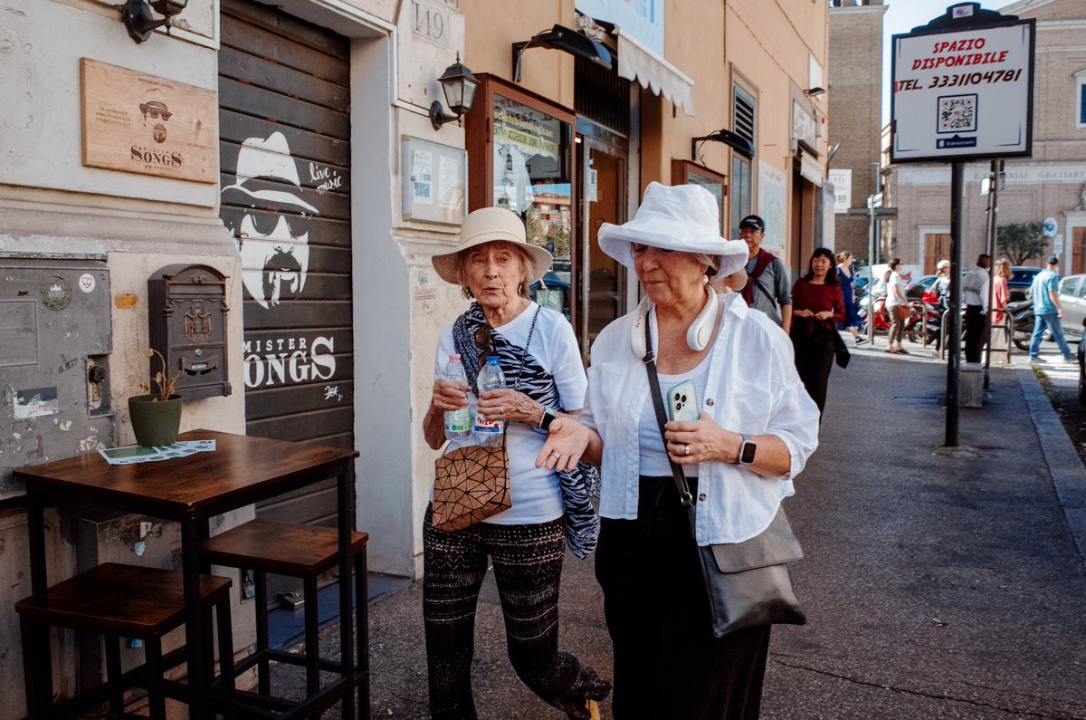 Some recent street photography #shootGR_Rome #streetsofrome #colourstreetphotography #romastreetphotography #canpubphoto #in_public_streets  #urbangeometry #tableauvivant #streetfrieze #socialdocumentary #grsnaps #ricoh_GR #GRist #ricoh_gr_women #unexp_collective #rromastreet