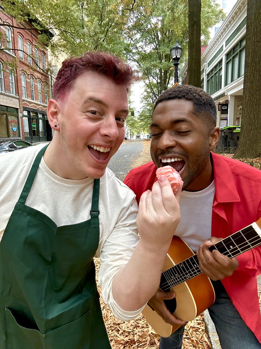ThomasSanders's tweet photo. Gary Prince and Marshall Lee, baking pastries and writing new love songs (W/ @DJCroft_) #adventuretime #fionnaandcake https://t.co/x2yOhJbKCI