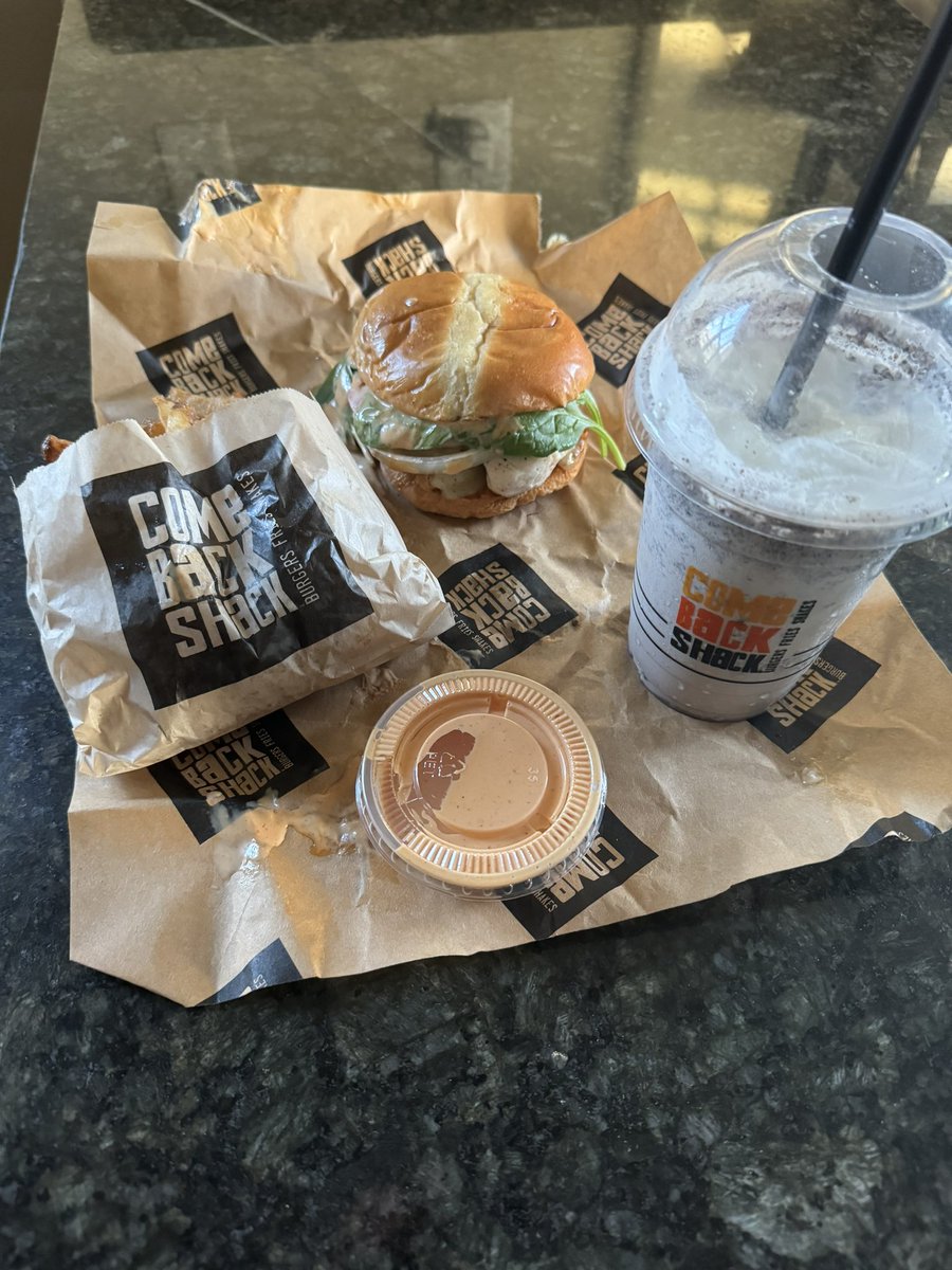 2euc3's tweet photo. Go grab a combo meal from Come Back Shack today! #NIL  @ComeBackShack https://t.co/CTob9h6FVZ
