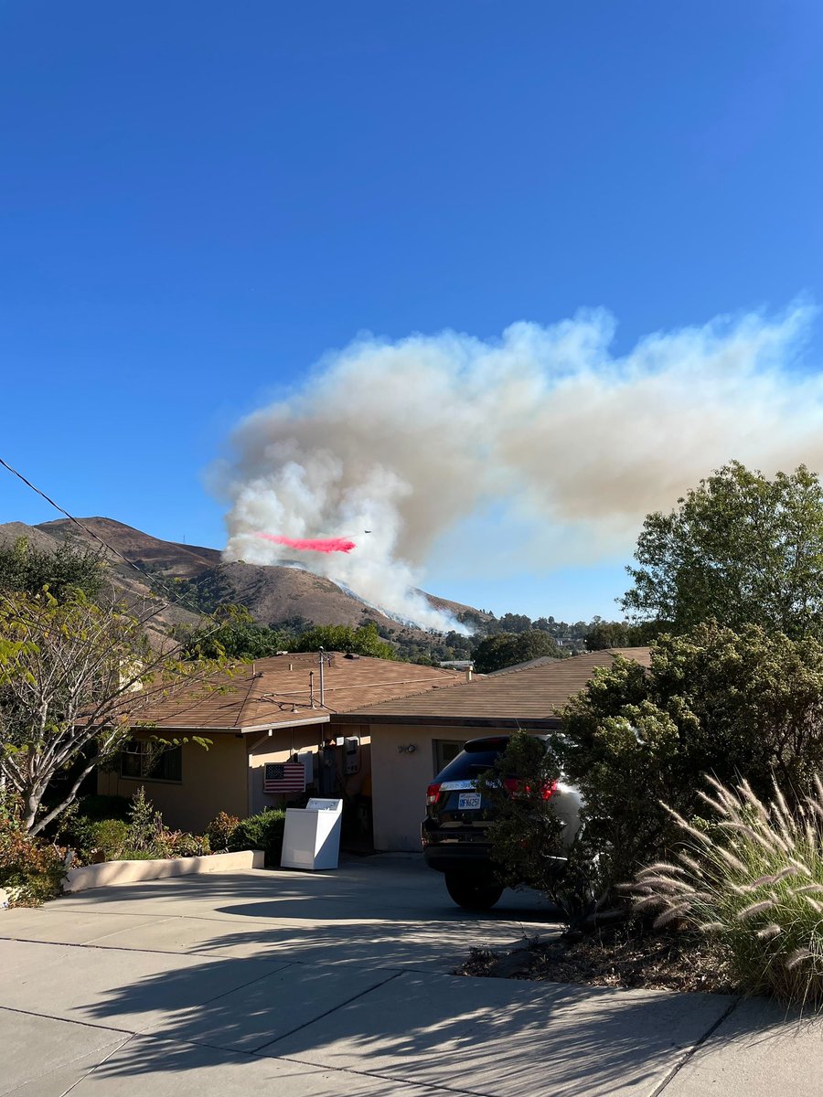 CPMustangNews's tweet image. #BREAKING Vegetation #fire on the hills behind #CalPoly. Details to come.