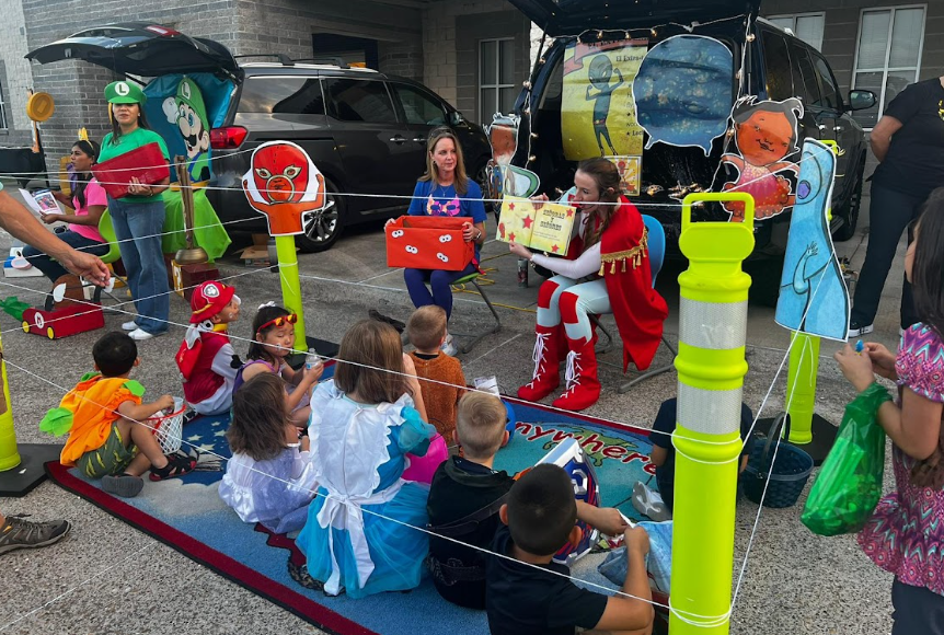 LibaryLadyAvery's tweet photo. We had such a blast at Trunk or Treat last Thursday evening! Thank you to all our #OcelotReaders who read @yuyimorales 's Nino Wrestles The World with us!๐๐๐พ @LFCISDLibraries @esc1library #LosFresnosLiteracyMatters #OcelotsRead #PuraBelpreAwardWinner https://t.co/16Qtq2KrwL