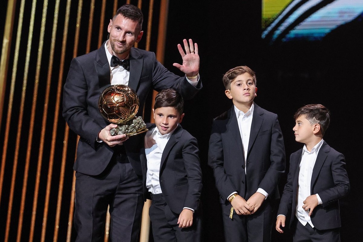 FabrizioRomano's tweet photo. 🔵🔴 Messi: “Of course I follow Barça. It's the club that I love and will love all my life”.

“They have a great team. They’re ready to be able to fight for this Champions League. I have no doubt that they are a candidate”.

“They just need not to much pressure”, says via MD. https://t.co/ThPJfBwLKm