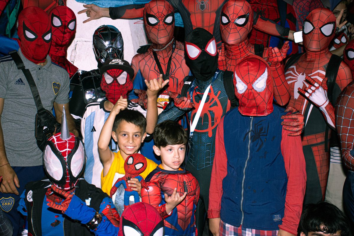 MultiplexCines's tweet photo. 🌟 Mira lo que fue este viaje que rompió récords Guinness y llenó el aire de emociones arácnidas 🎉🕷️ 

😏 Pero no todo termino ahí ¿Qué pasó después? ¡La historia se tornó aún más asombrosa! @ukideane hizo historia y @cinesmultiplex llenó una sala de cine con Spidermans🍿📽️

+ https://t.co/XzRpkbXZ9s