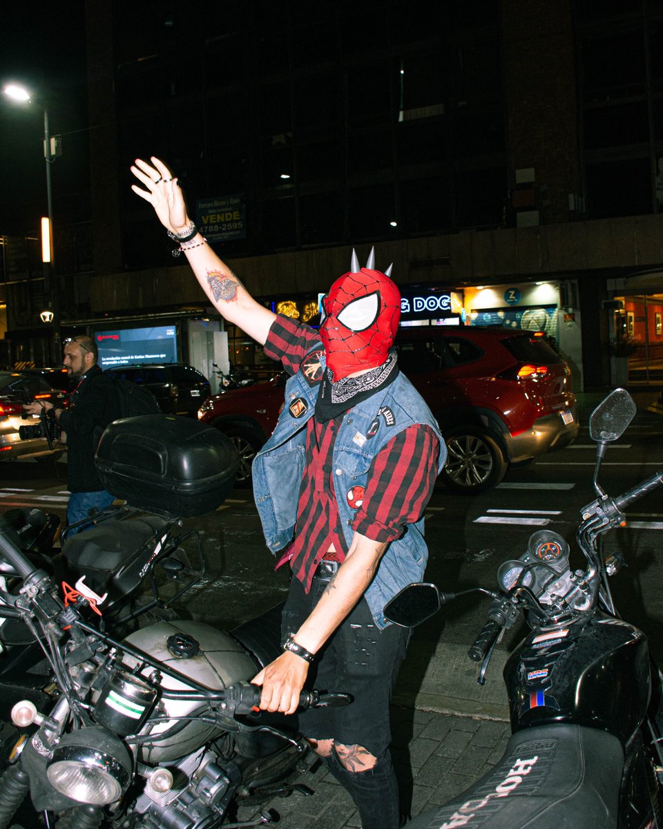 MultiplexCines's tweet photo. 🌟 Mira lo que fue este viaje que rompió récords Guinness y llenó el aire de emociones arácnidas 🎉🕷️ 

😏 Pero no todo termino ahí ¿Qué pasó después? ¡La historia se tornó aún más asombrosa! @ukideane hizo historia y @cinesmultiplex llenó una sala de cine con Spidermans🍿📽️

+ https://t.co/XzRpkbXZ9s